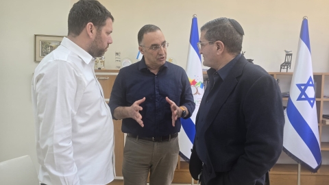 ישיבת עבודה שנערכה בלשכת ראש המועצה עמית סופר עם שרת התחבורה מירי רגב  (2).jpg