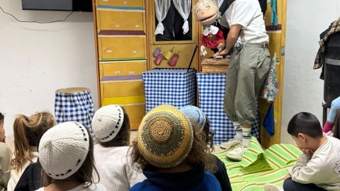 תיאטרון עד המקלט סבב הצגות אורנה פורת ביישובי מרום הגליל (1).jpeg